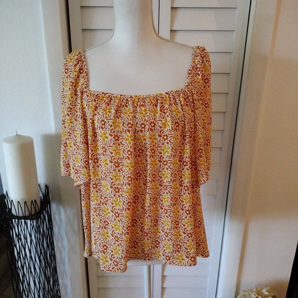 Ann Taylor flowy summer blouse. Flutter sleeves. Sz. L